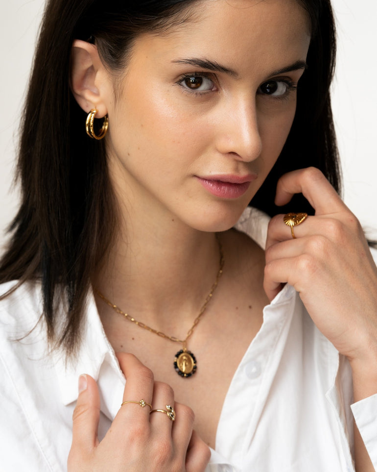 Collares - Collar black virgen María - Everyday jewels to inspire | TAGSS