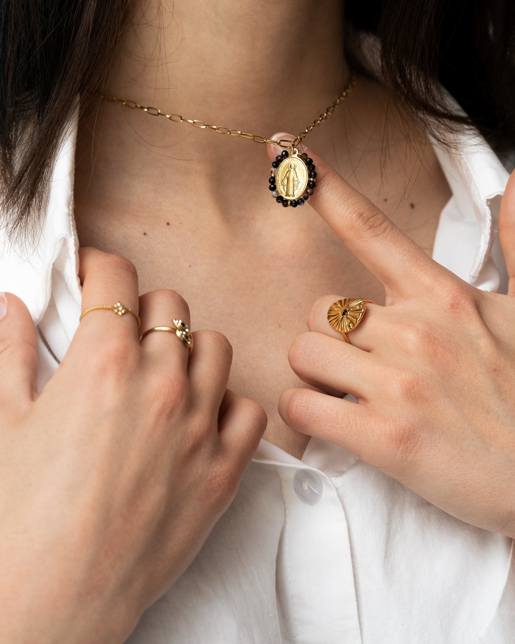 Collares - Collar black virgen María - Everyday jewels to inspire | TAGSS